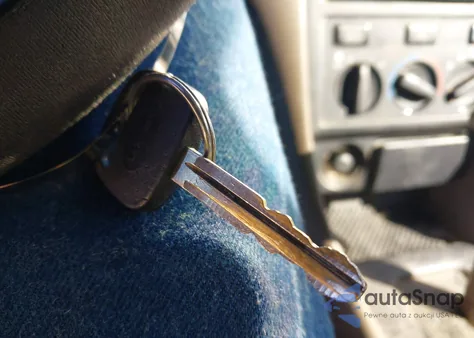 2000 Toyota Camry Le z USA, uszkodzony, nr VIN 4T1BG22K7YU985296